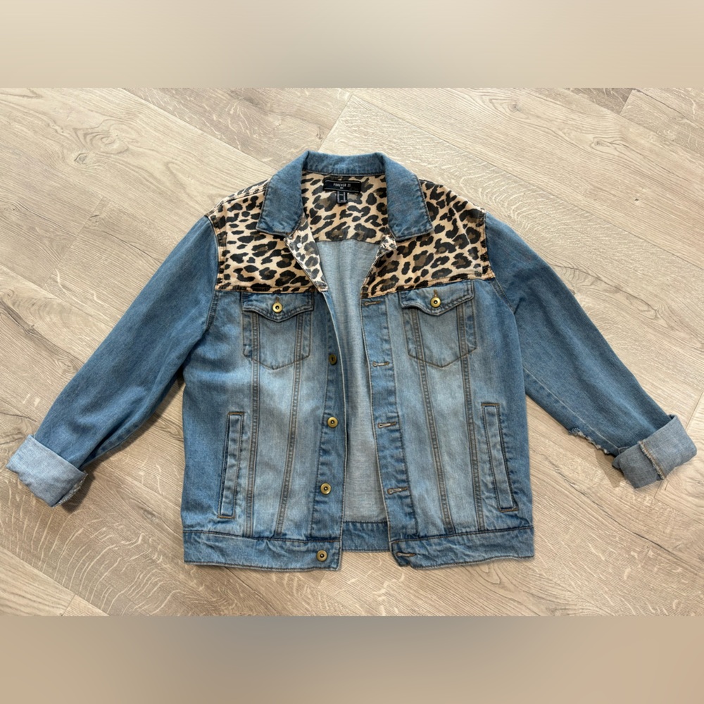 Men’s size medium (could be unisex as well) jean jacket from Forever 21
